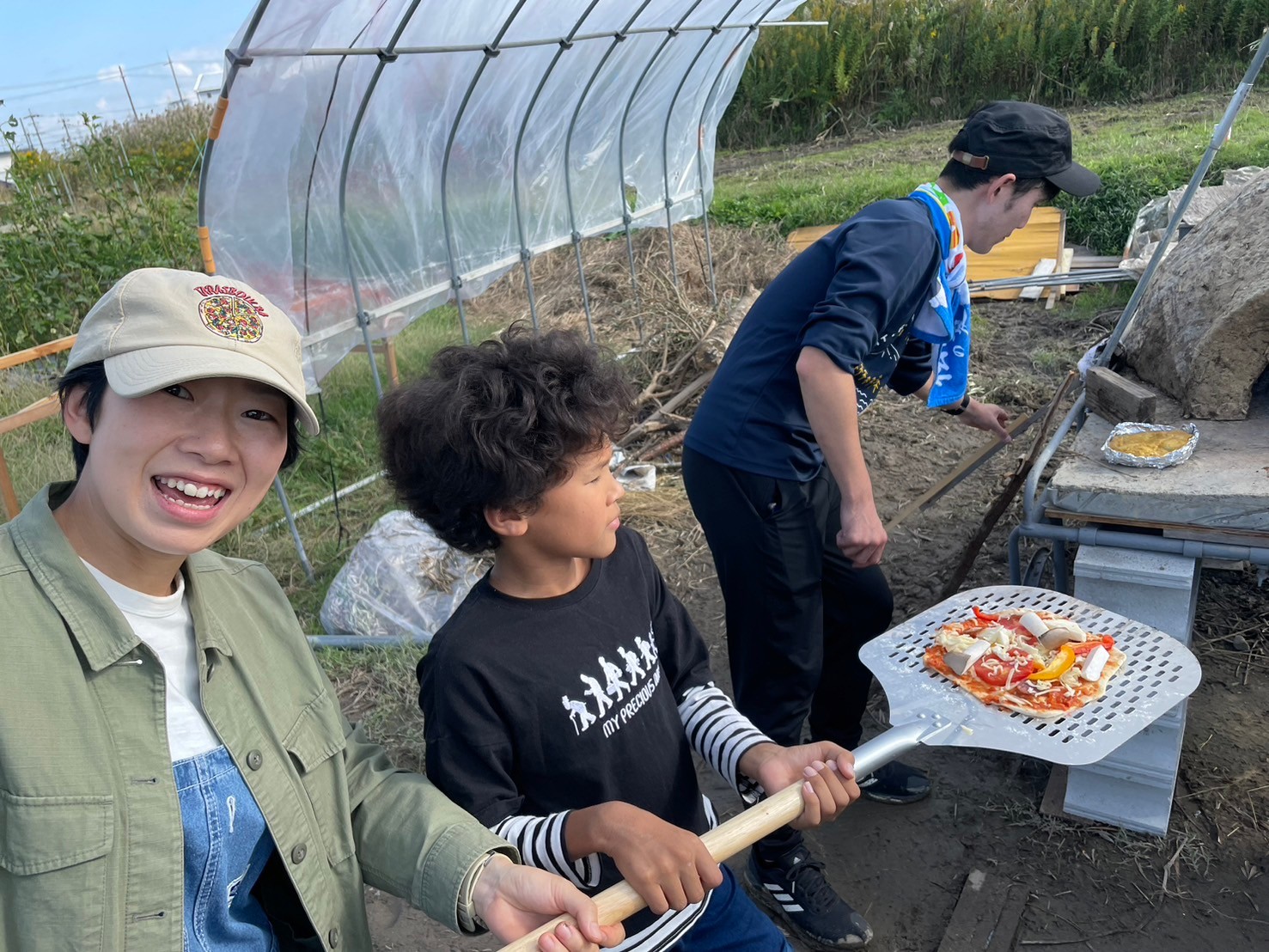 ピザ窯でピザを焼いて楽しむイベントの様子